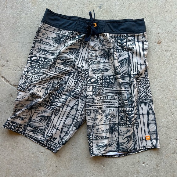 O’Neil Men's Size M Multicolored Swim Trunks With Adjustable Waist and Pockets - Picture 1 of 8